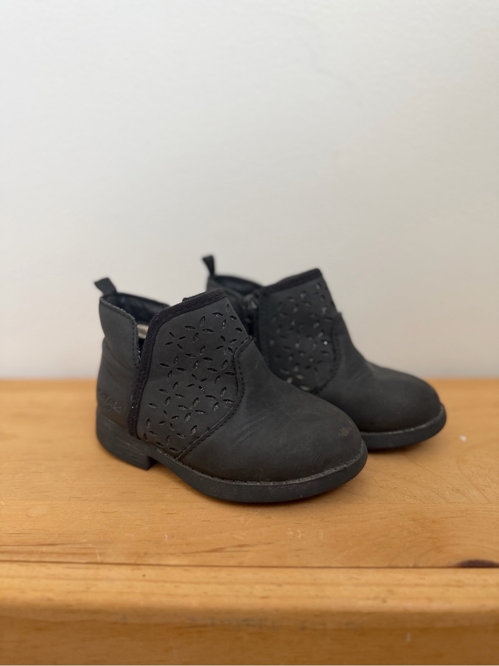 Oshkosh B’Gosh Kids Black Perforated Ankle Boots (Size 6)